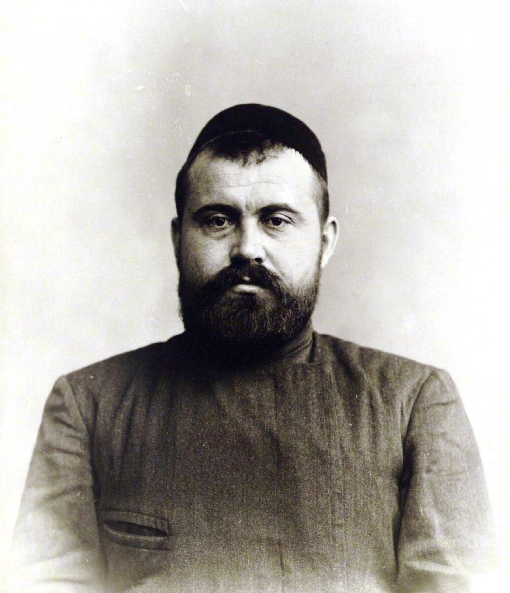 Хади Атласи (1876 - 1938) - историк, педагог, религиозный и общественный деятель