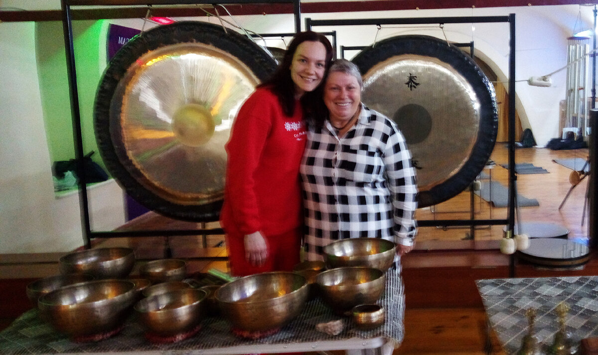Я с Ольгой Слюсарчук и ее великолепными гонгами