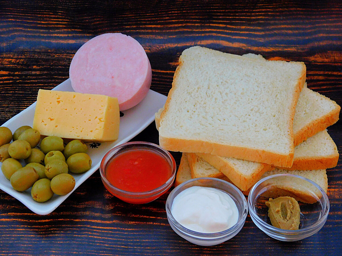 взрослая еда реш. взрослая еда реш. взрослая еда реш. девушка фотографирует салад. вафли по бельгийски.