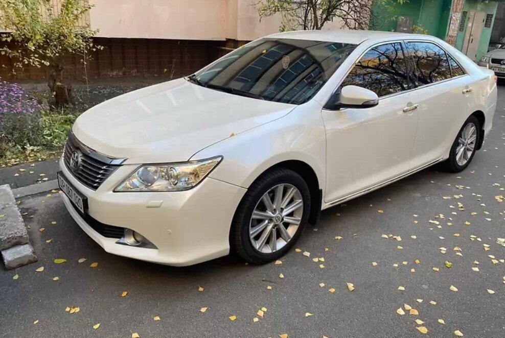 Тойота Камри.