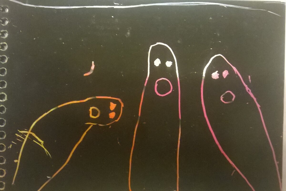 Привидения. Детский рисунок. Фото из архива автора