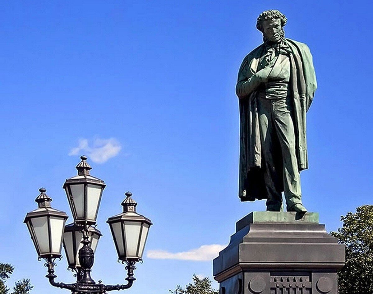 памятник тютчеву в москве