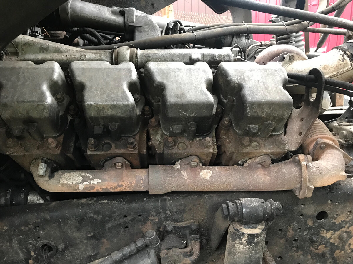 Выпускной коллектор двигателя ЯМЗ 7511. Фото Тищенко Василий.