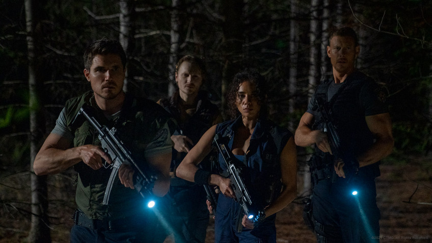 S.T.A.R.S. представлены в сокращённом составе. Как и всё остальное в фильме