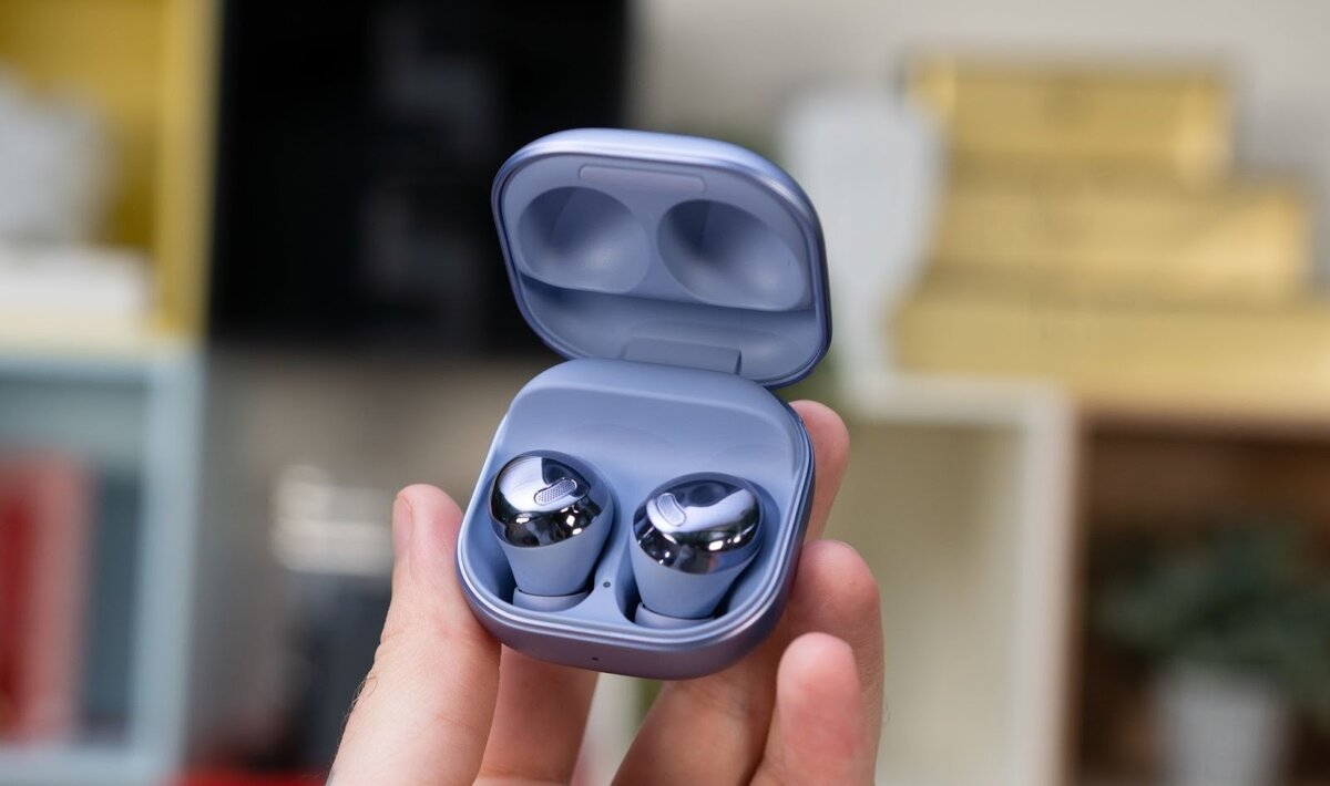 У Samsung Galaxy Buds Pro много функций и выше сертификат защиты от влаги по сравнению с другими моделями в списке. Фото: soundguys.com