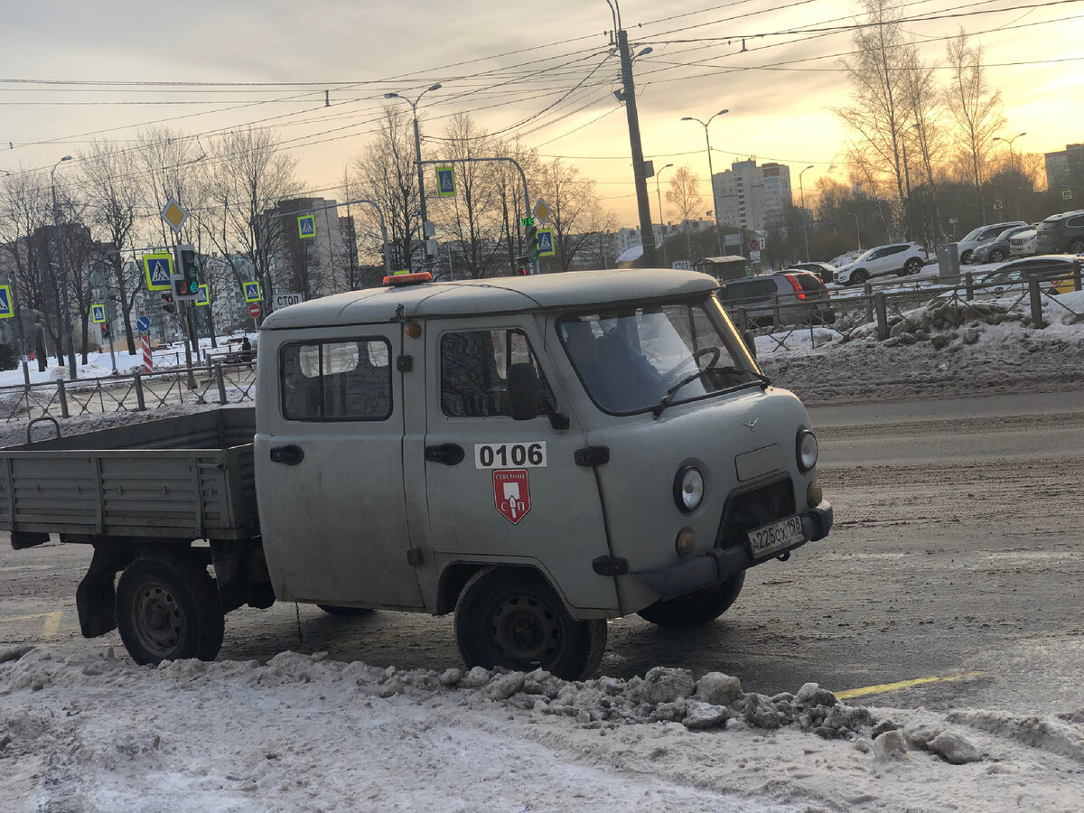 Фото автора. Какое по вашему мнению состояние этого авто? Грозит ли ему штраф, разберём в комментах.