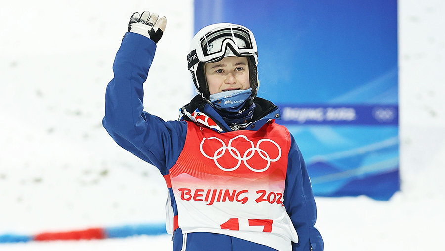 Спортсмены завоевавшие медали в пекине. Анастасия Смирнова фристайл. Фристайл могул Смирнова. Настя Смирнова 2022. Фриста?йл олимпиада 2022 Пекин.