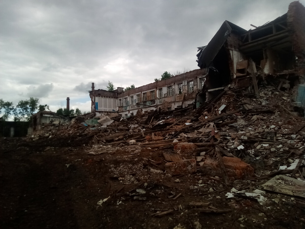 Один из крупнейших заводов России - плавильный цех. Фото из личного архива.
