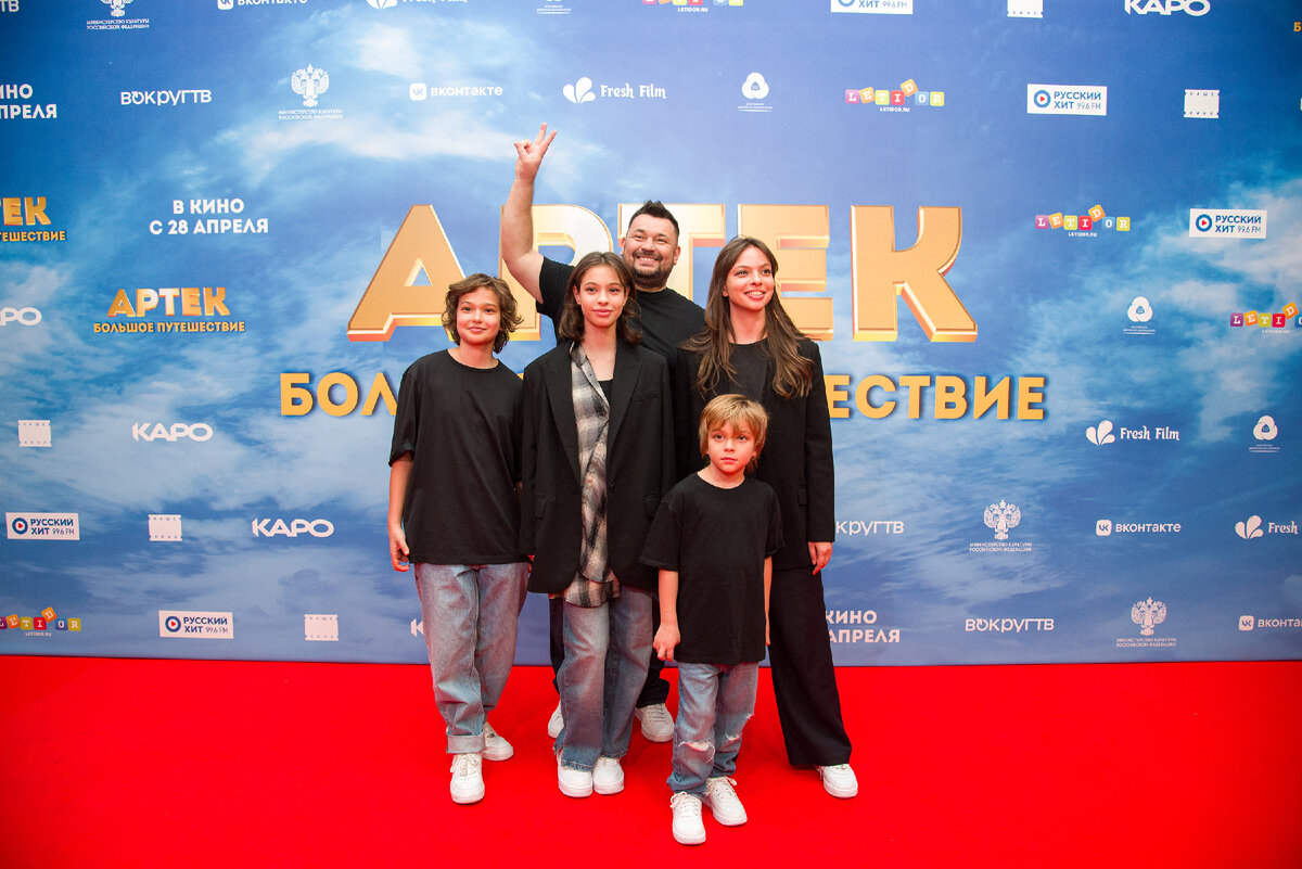 Сергей Жуков с семьей