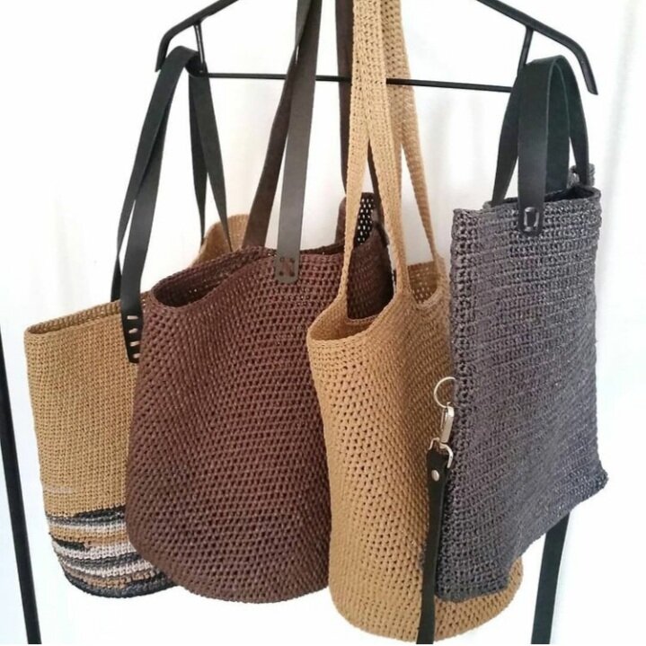 Много сумок из рафии. Мастер @liza_shiyan.