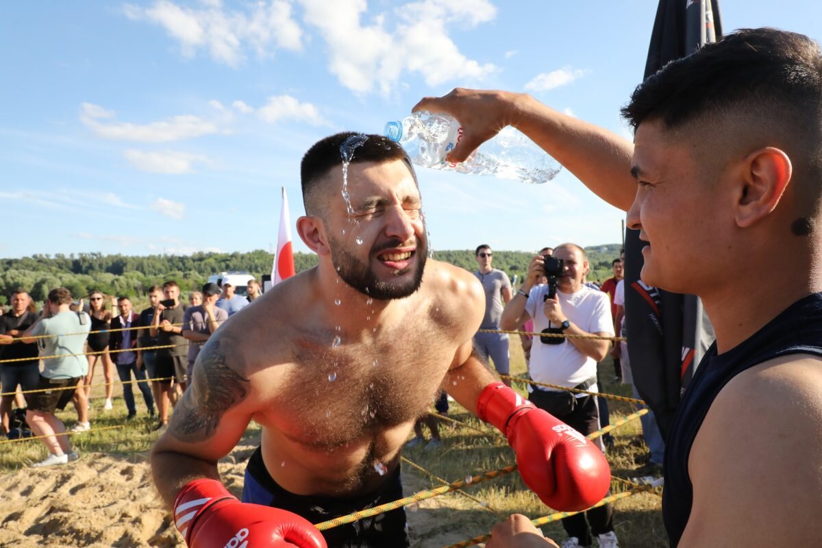 Чемпионат бой. Ринг для борьбы.