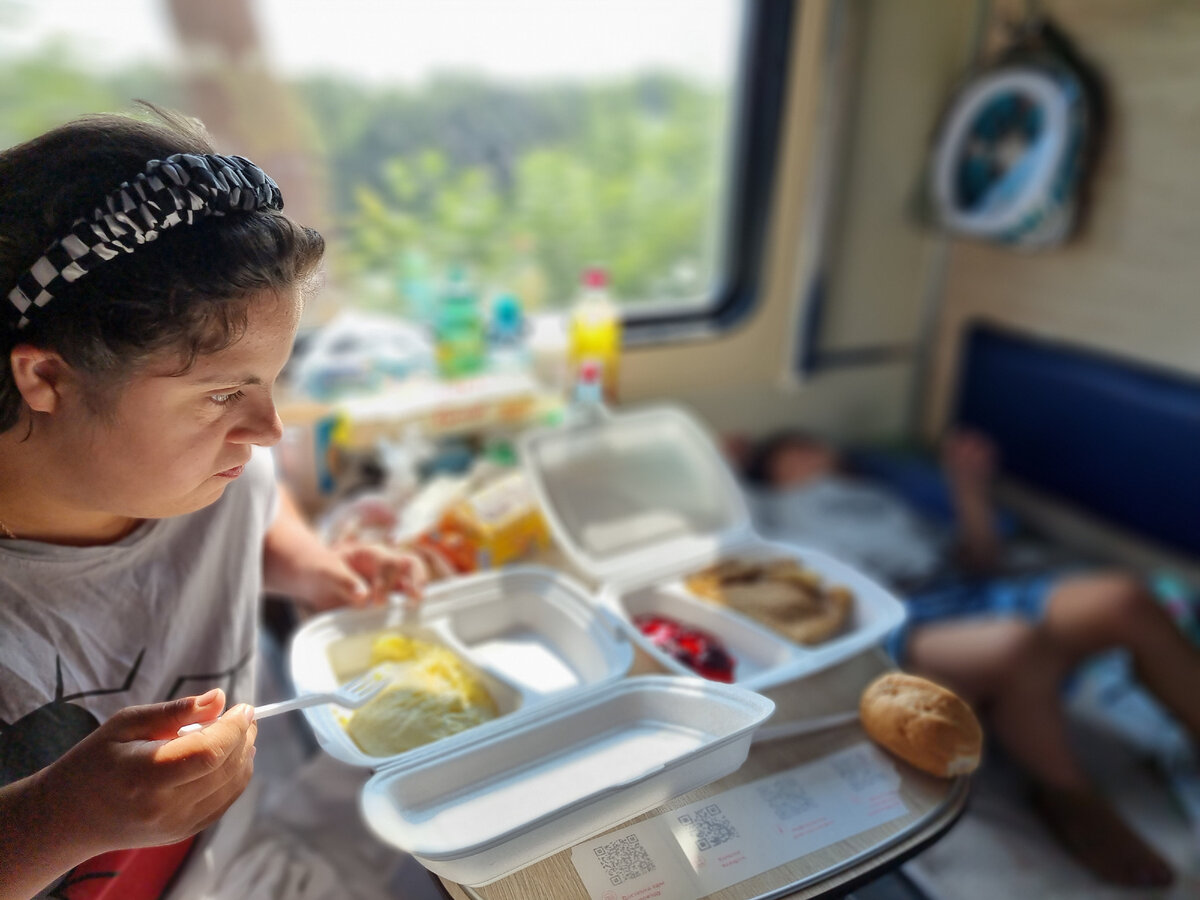доставка горячего питания в поезде