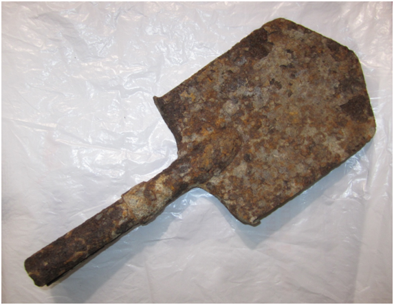 
О реальных событиях создания музея в с. Асекеево Асекеевского района Оренбургской области знают немногие - это те, кто непосредственно принимал в этом участие. Летом 1993г. первыми экспонатами для музея стали патефон с виниловыми пластинками и набором игл. утюг на углях, глиняные горшки, различные монеты, фрагменты пуль, патронов времен Гражданской войны, литая ложка из алюминиевой стружки народного умельца Захарченко Карпа Ивановича со ст.Заглядино. Особенно активно делились старинными предметами быта крестьян жители с.Мартыновка. Сельчане из с. Думино подарили и привезли казахский национальный костюм, из с.Алексеевки –мордовский, а из с.Самаркино - чувашский национальные костюмы. Все предметы старины хранились в кабинете ведущего специалиста по делам молодежи администрации района – Старковой В.К.
Постепенно количество экспонаты увеличивалось и уже не умещалось в кабинете. Тогда по решению главы района Макарова Н.И. в музыкальной школе была выделена комната (бывший кабинет партийной работы РК КПСС) для обустройства музеяДля экспозиции национальных костюмов большую помощь оказала Никитина Полина Степановна- работавшая в то время заведующей пошивочным цехом Асекеевского КБО. Она выделила манекенов, на которых были надеты национальные костюмы.Были оформлены стенды о воинах –афганцах, о героях Советского Союза- наших земляках, карта Асекеевского района и многое другое .В 1995г. было уже предусмотрено финансирование штатной единицы в районном отделе культуры ,заведующей музеем стала Малышева Ольга Адамовна.В тот юбилейный год Великой Победы была проведена большая работа в рамках подготовки и празднования дня Победы, но самыми значимыми были, издание районной Книги Памяти и открытие районного музея.5 мая 1995г в здании музыкальной школы на открытие историко-краеведческого музея собрались ветераны ВОВ, воины афганцы, учащиеся Асекеевской средней школы, представители учреждений и организаций. С годами число экспонатов росло, проводились тематические экскурсии и другие мероприятия .
Позже здание магазина было выкуплено отделом культуры под музей. Площадь позволяла значительно расширить экспозиции по разделам В 2002 году Администрация района направила в Министерство культуры Оренбургской области ходатайство о присвоении музею звания - Народный музей. Работники музея проводят большую воспитательную работу с подрастающим поколением по сохранению истории своего края, быта населения. Много экспонатов, рассказывающие об участниках Великой Отечественной войны - наших землякахЭкспонат: солдатская лопата Эльтигентского десантника, найденная при раскопках в г.Керчь участниками поискового отряда Управления Федеральной Службы Судебных приставов по Оренбургской области. Передана в дар Асекеевскому народному музею от Полетаевой Людмилы Александровны.Если вы еще не побывали в народном музее, то обязательно посетите его. Сотрудники музея расскажут вам много интересного из истории нашей малой родины.
Подписывайтесь на мой канал и путешествуйте вместе со мной по Асекеевскому району Оренбургской области.
