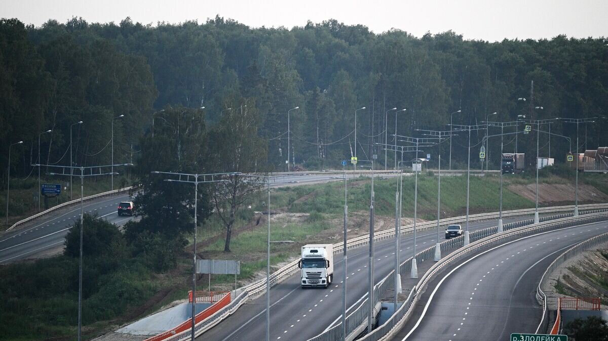    Движение автомобилей на ЦКАД в Москве© РИА Новости / Рамиль Ситдиков
