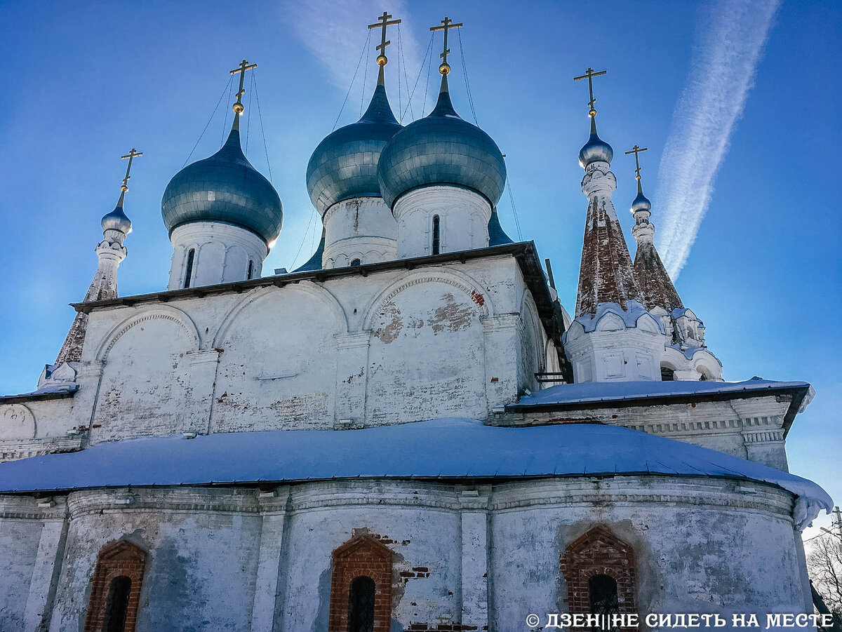 Стоило зайти за церковь так, чтобы солнце оказалось позади него, и снимок стал куда интереснее