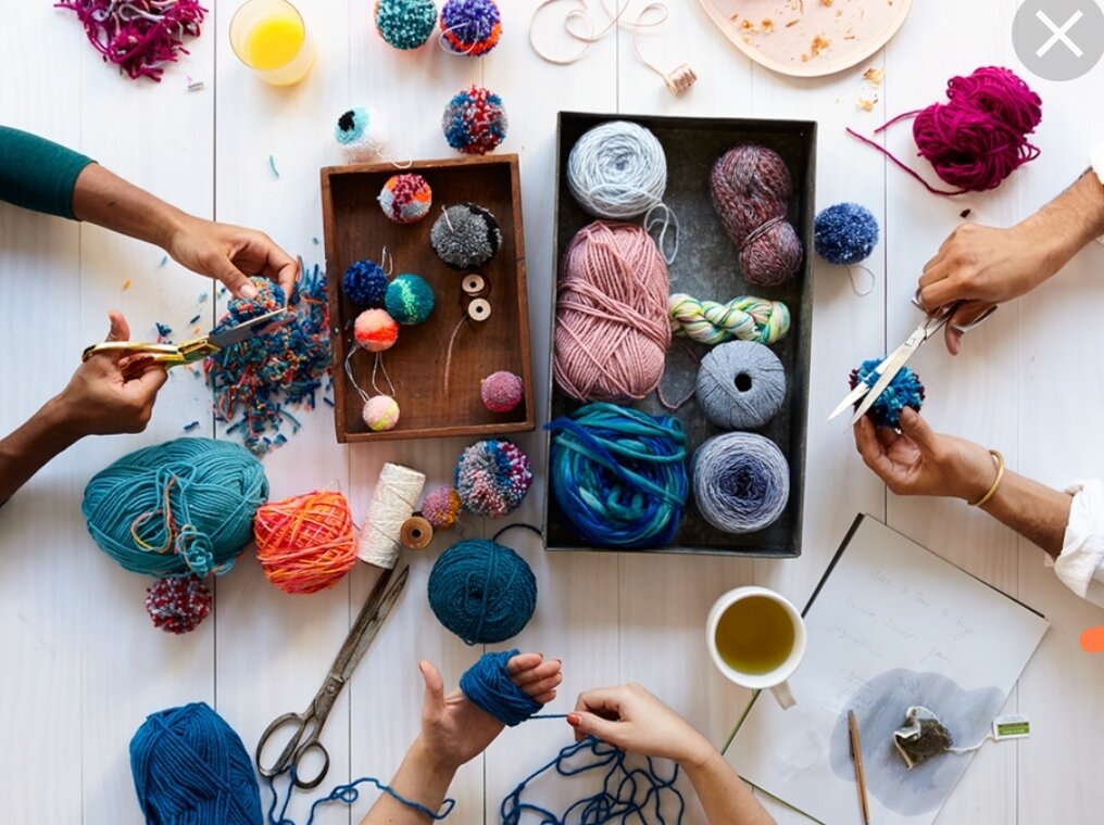 Не все знают, что рукоделие оказывает на организм человека полезное воздействие. Занимаясь любым рукоделием мы стимулируем работу всего организма. Рукоделие является отличным антидепрессантом.
При занятии рукоделием:
- снижается напряжение и усталость, организм расслабляется;
- улучшается память;
- улучшаются математические навыки, т.к постоянно необходимо что-то считать, пересчитывать, измерять;
- сохраняется гибкость суставов рук;
- можно отвлечься от повседневных проблем, болезней;
- надолго, до глубокой старости, сохраняться острыми память и ум;
- у вас в жизни есть ЦЕЛЬ, а вместе с ней вдохновение.
- вы можете создать уникальную и неповторимую  вещь, которая будет только у вас;
- у вас повысится самооценка, от того, что вы достигли определенных навыков и создали классное изделие;
- вы всегда сможете сделать подарок родным, близким, коллегам, выполненный своими руками;
Если вы до сих пор не занимаетесь рукоделием, обязательно стоит этому научиться. Не важно, какой именно вид рукоделия - шитье 🪡, вязание 🧶, макраме или резьба по дереву, главное, чтобы это занятие приносило вам удовольствие. А если у вас есть детки, то можно совместно с ними творить. Ведь не зря утверждают, что мелкая моторика способствует развитию ребенка.
             ❤️Творите❤️
      ❤️Вдохновляйтесь❤️
❤️Получайте удовольствие❤️
      ❤️Будьте счастливы❤️
*Фотография взята на просторах интернета