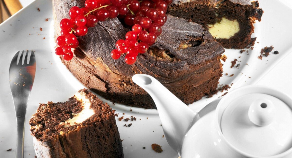 https://eda.ru/recepty/vypechka-deserty/shokoladnij-pirog-s-maskarpone-40278