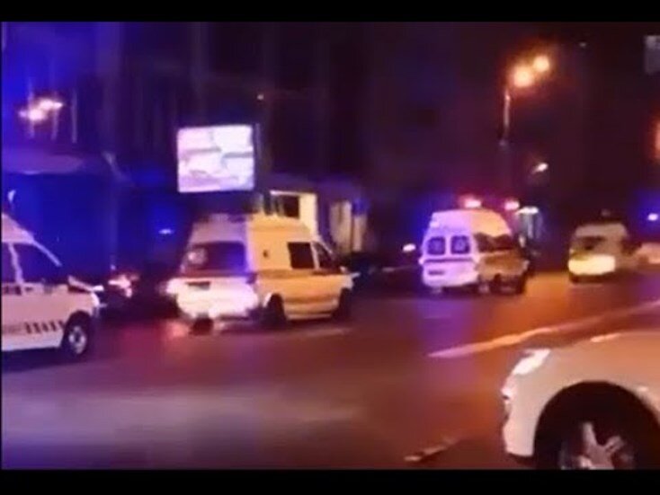 Фото из Интеренета. Скорые едут в Киев.