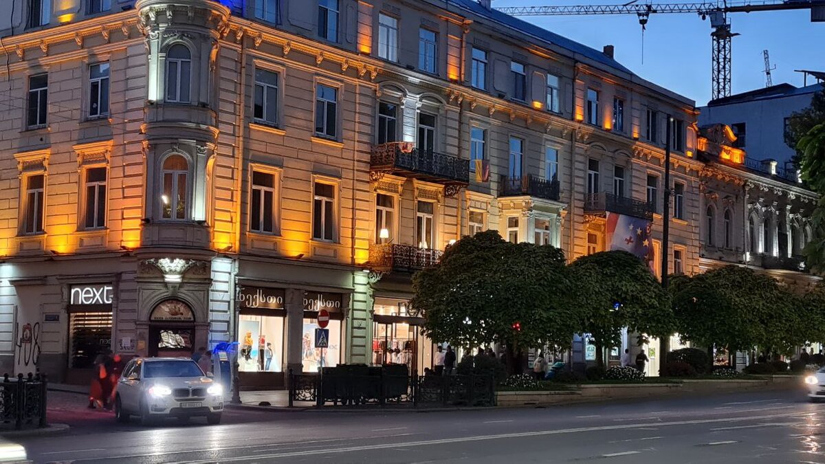 Грузия с населением 3,7 миллиона человек, зафиксирует в 2022 году рост ВВП на 10% или даже больше