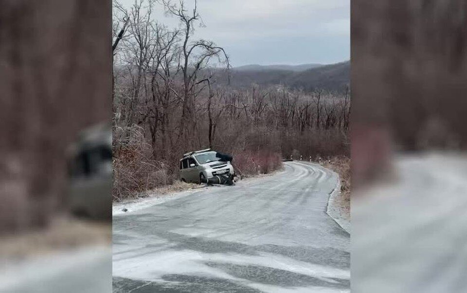     Автомобиль достали из канавы.  ГУ МЧС России по Приморскому краю