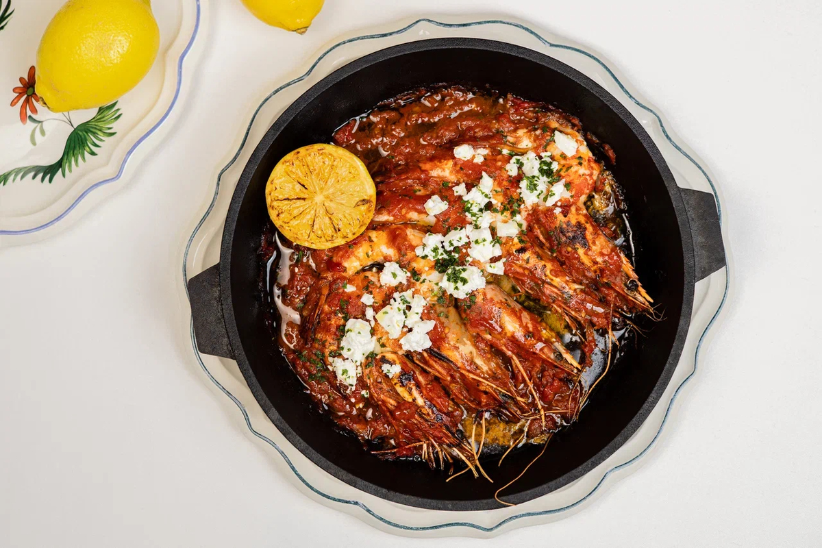     Креветки Гамбас в соусе маринара с греческой брынзой в ресторане «Юг 22»