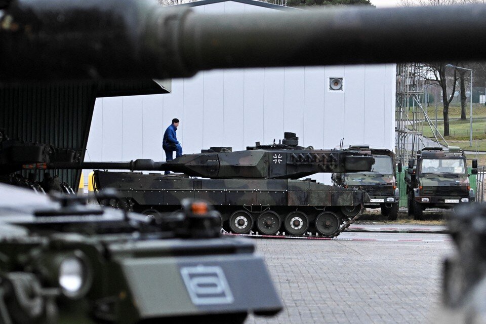     Танки "Леопард" ВСУ получат не ранее, чем через пару месяцев.  REUTERS