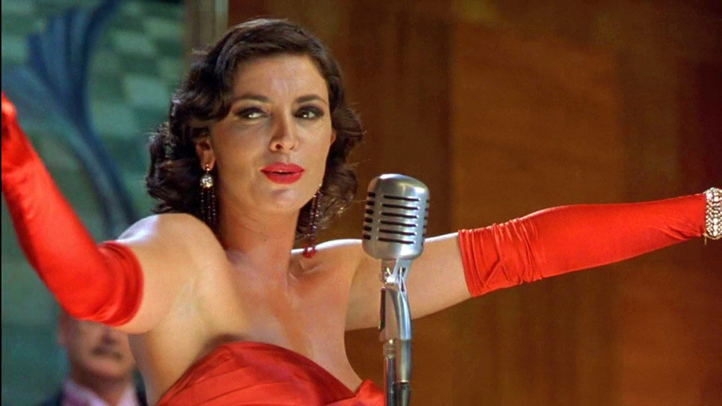 Франческа Реттондини в роли певицы Франчески. Кадр из фильма "Корабль-призрак". Фото из Яндекс. Картинок