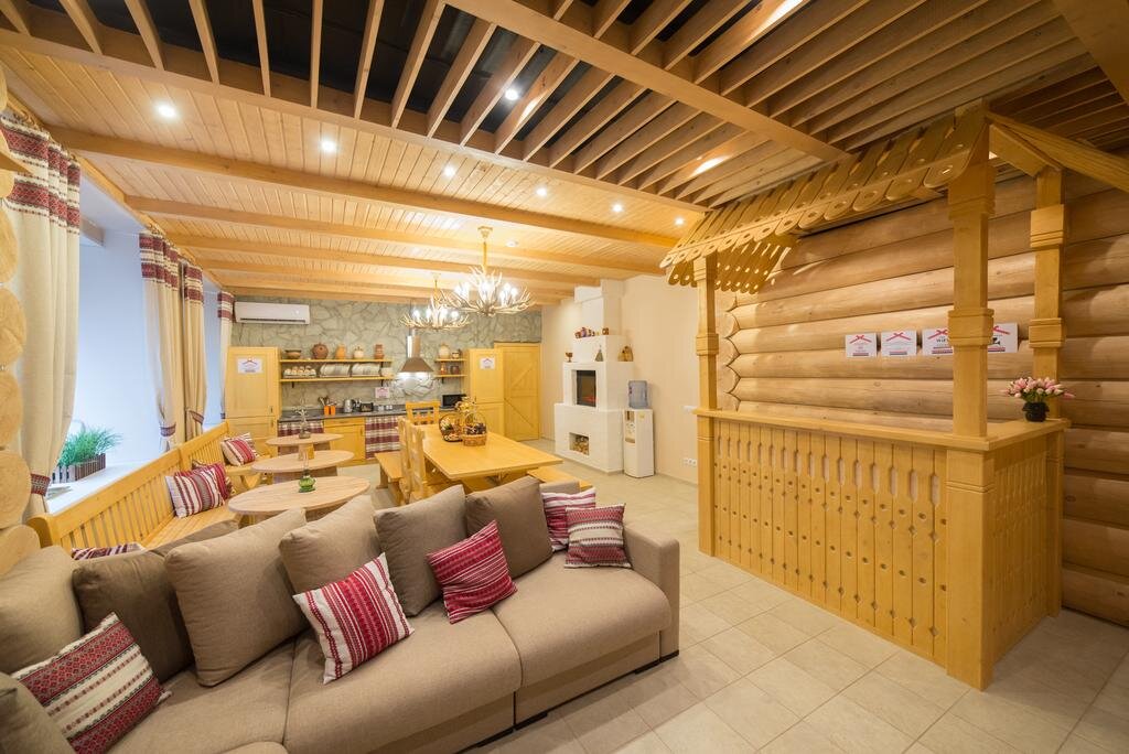 Хорошо, когда хостел выполнен в традиционном стиле. Это сразу подкупает туристов, особенно иностранцев. На фото - хостел "Изба" во Владивостоке