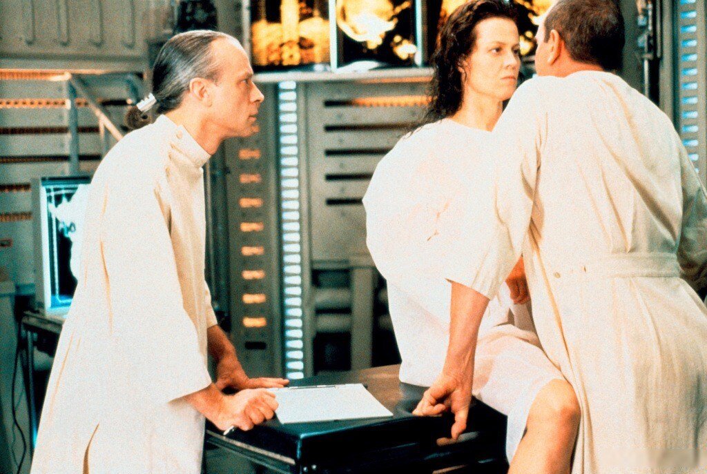 с докторами у Рипли разговор короткий