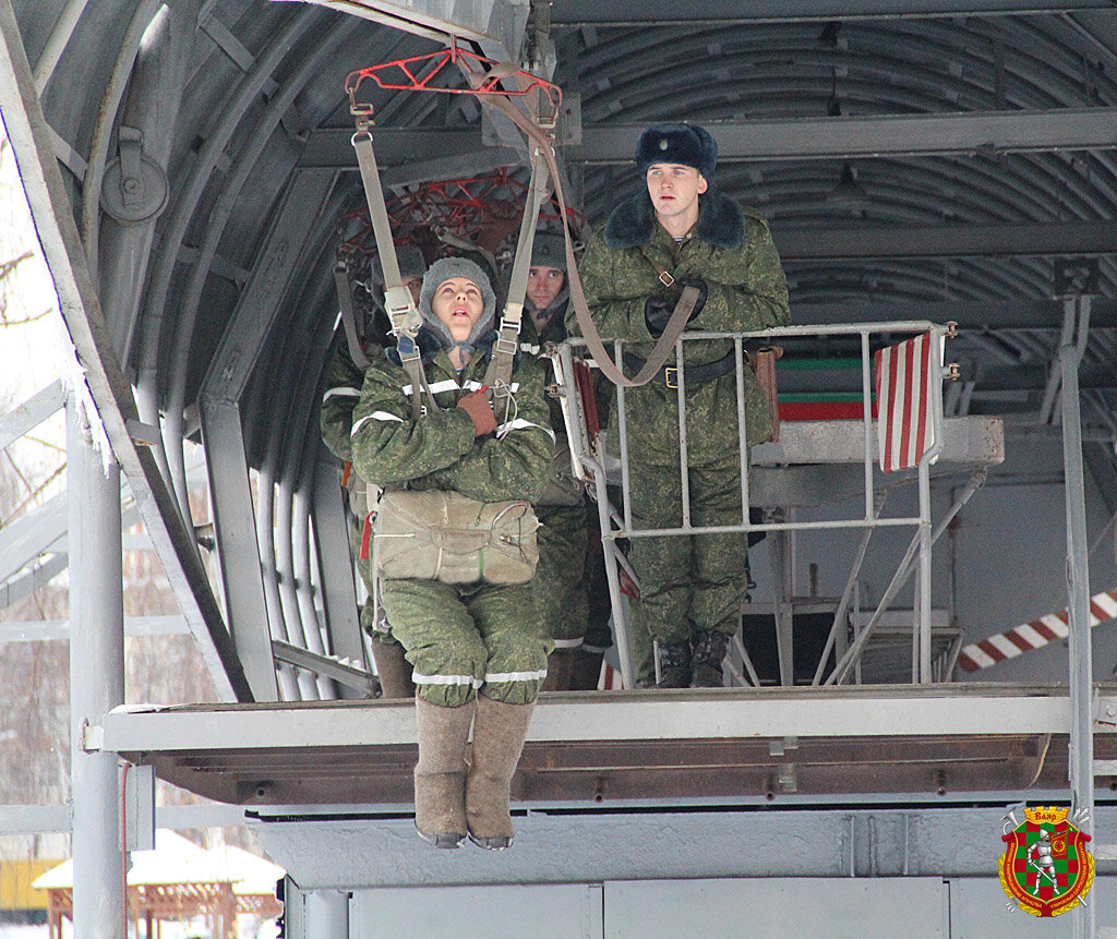 Самосброс военный парашютный