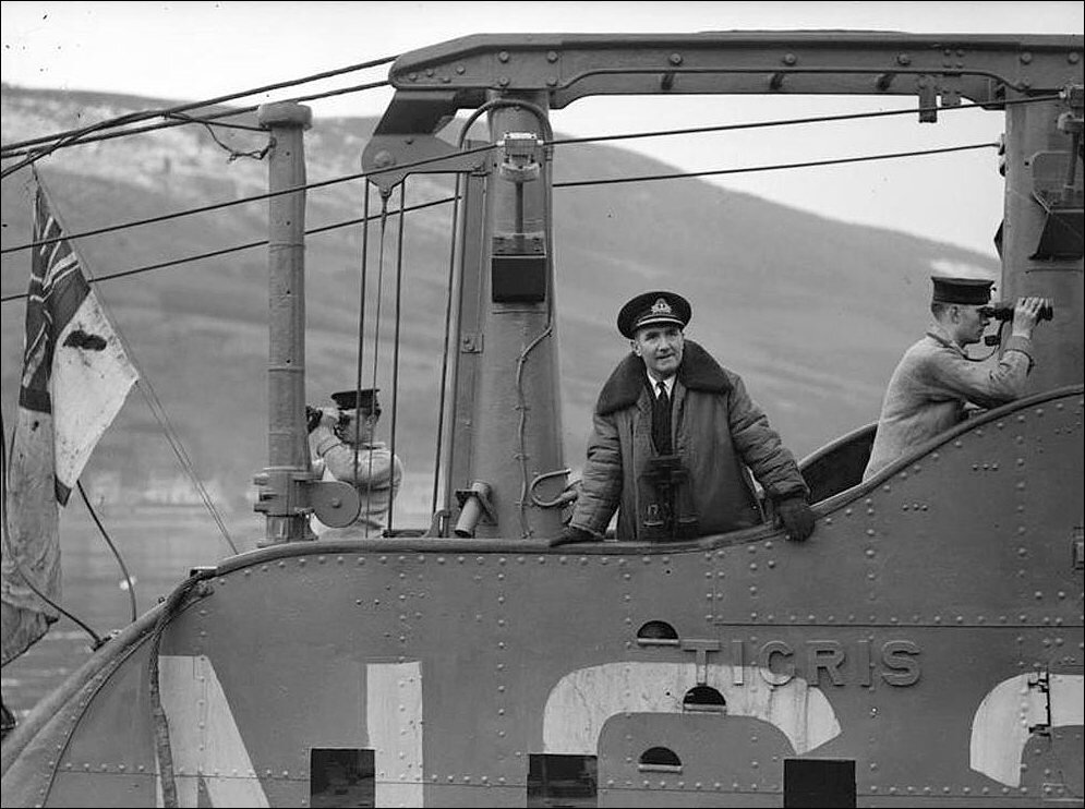 Командир ПЛ «Tigris» Г. Боун на мостике, 8 декабря 1941 г.