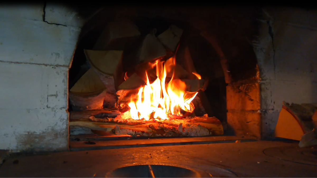 Растопила русскую печь