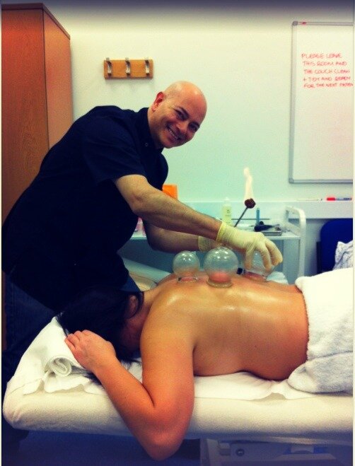 Вакуумный массаж банками - на все случаи жизни -  и от гриппа, и от растяжений или радикулита.