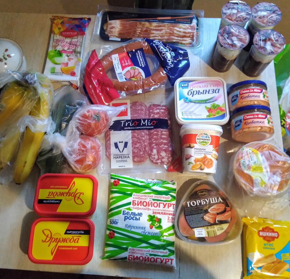 По фото закупка кажется незначительной, но для семьи из двух человек этих продуктов вполне достаточно на пару недель в качестве приятных перекусов.