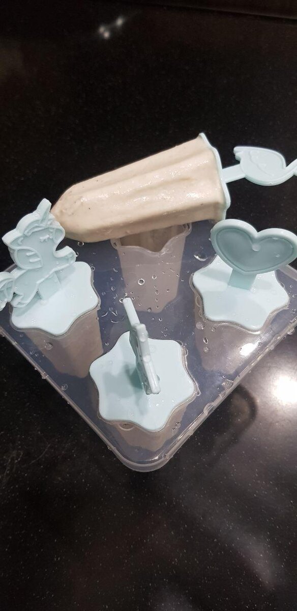 Готовое застывшее мороженое