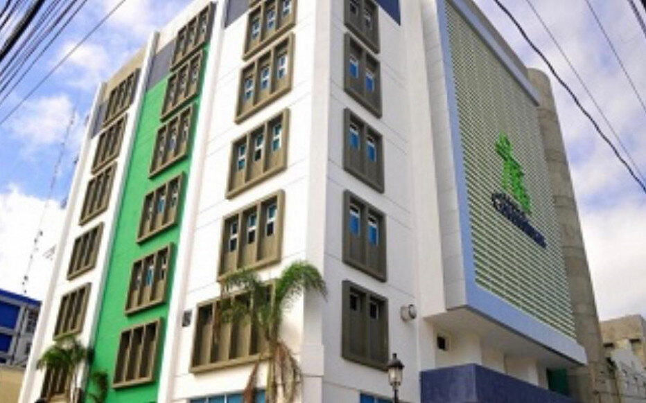 Клиника Короминас в городе Сантьяго - северная столица острова