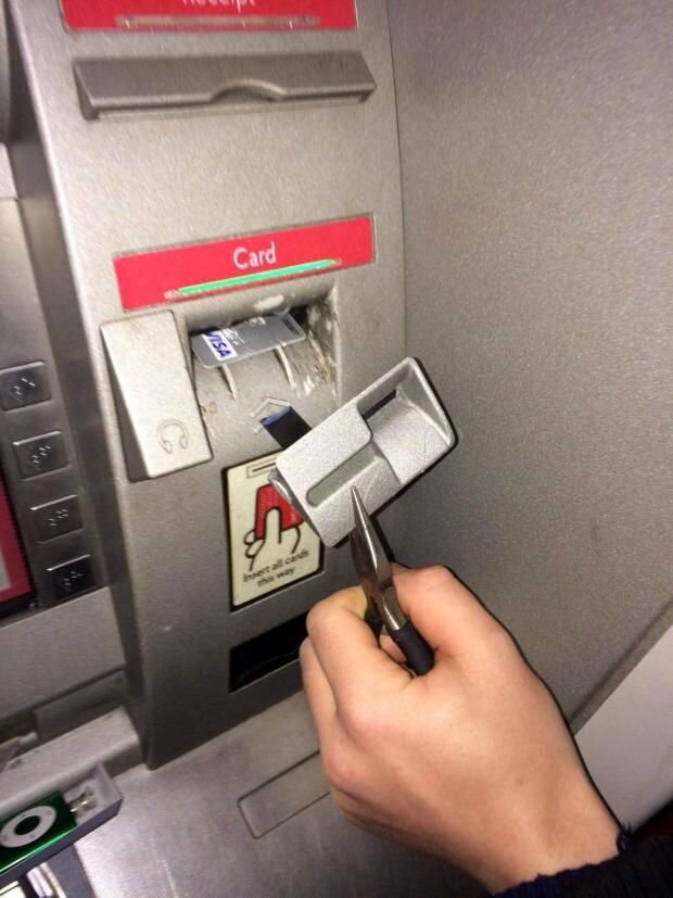 Забыта карта в банкомате