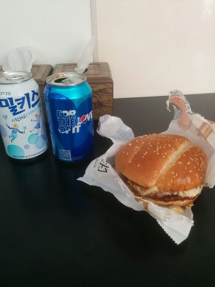 Мой стандартный набор. Корейский милкис, кстати, вкуснее чем В России.