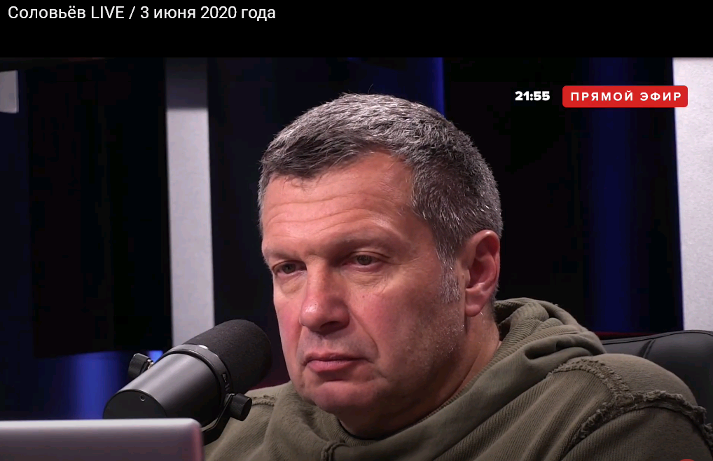 После того, как объявил про сообщение о Анне Борисовне. Сожалеет, что ли? "Погорячился, мол, зря я так вчера. Не сдержался". Кадр с Ютуб-канала "Соловьёв LIVE"