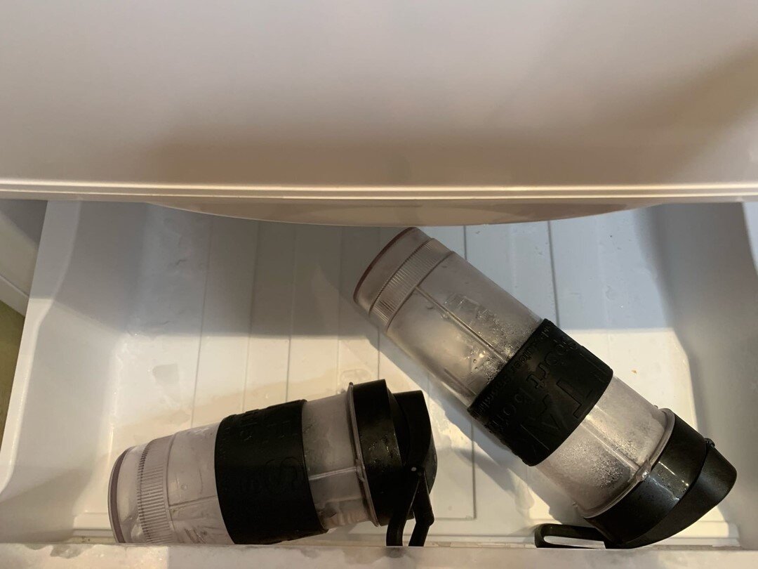 Фото сделано автором (бутылки в морозилке)