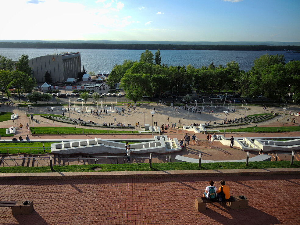 Склон самара. Склон площади славы Самара. Площадь славы Самара спуск. Самара набережная площадь славы. Спуск с площади славы в Самаре.