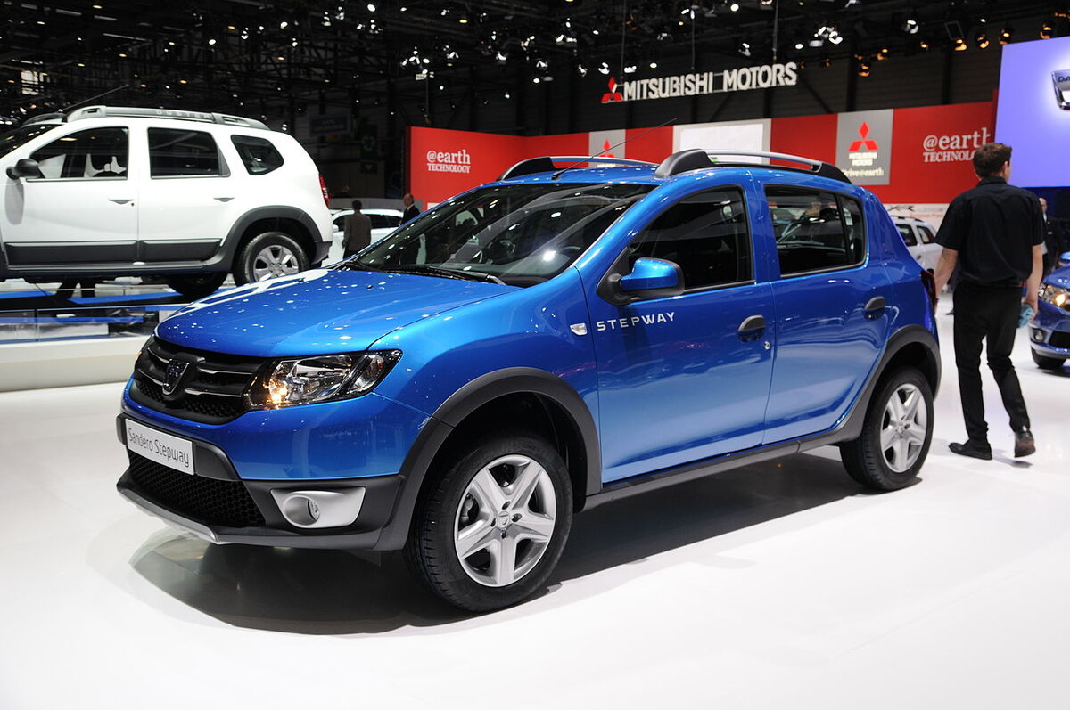 Renault Sandero 
Общие данные Производитель	Renault Nissan (альянс)
Годы производства	2007 — настоящее время
Сборка	РумынияМиовени, Арджеш, Румыния
МароккоКасабланка, Марокко
Класс	Субкомпактный
Иные обозначения	Dacia Sandero
Дизайн
Тип кузова	5‑дв. хетчбэк (5‑мест.)
Компоновка	переднемоторная, переднеприводная
Колёсная формула	4 × 2
На рынке
Похожие модели	Ford Fiesta ,Opel Corsa, Peugeot 208, Skoda Fabia, Volkswagen Polo
Сегмент	B-сегмент