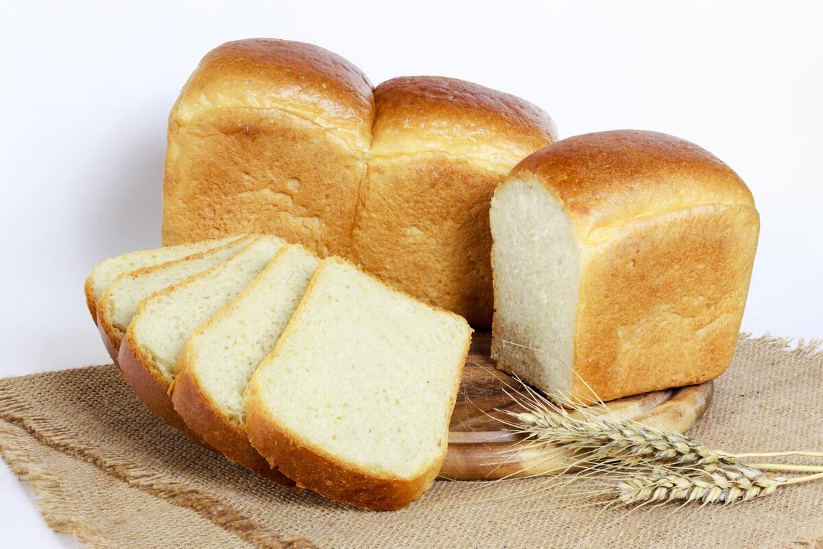 Белый хлеб получают из. Хлеб пшеничный формовой. Буханка пшеничного хлеба. Батон Сайка. Сайка хлеб СССР.