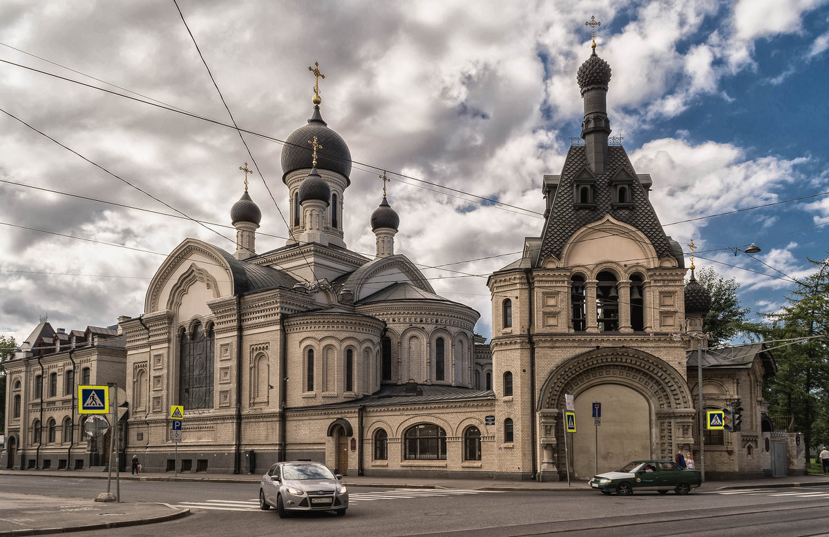 Собор на Васильевском острове на набережной