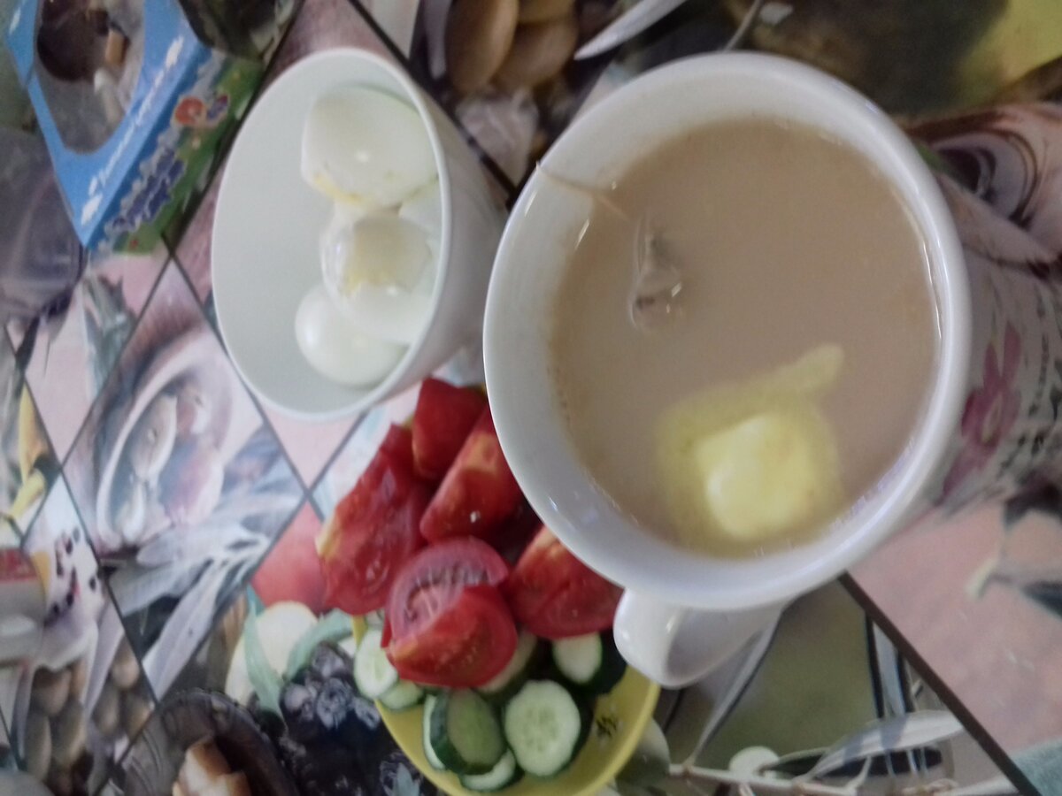 Съела два яйца, немного овощей и выпила этот напиток. Как вы думаете, что это такое?