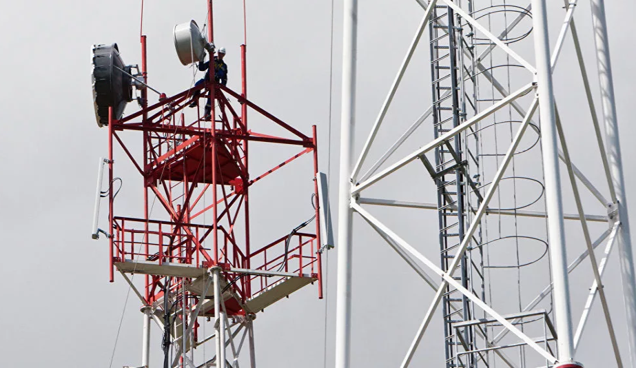 Кроме строительства сотовых станций их также нужно обслуживать, чинить и модернизировать