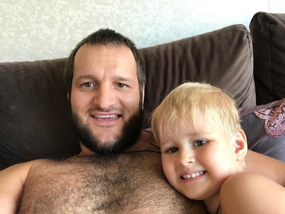 Лёше удалось забрать Мирона на день с помощью судебного пристава 
​Фото: «Инстаграм»
