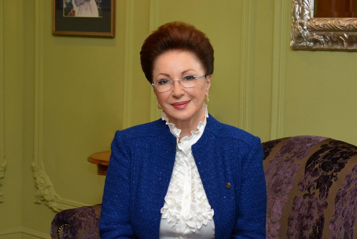 Лейли Адамян, фото их открытых источников