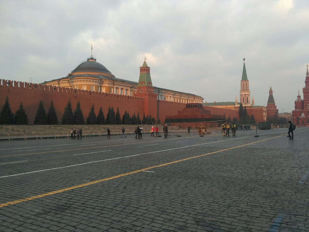 Красная площадь в 7 утра