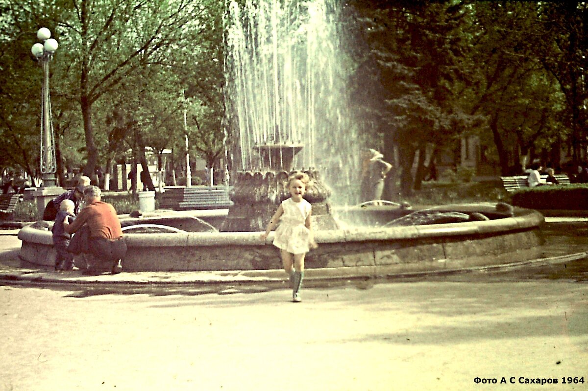 ЧИАССР. Грозный. Комсомольский сквер. Фотография Сахарова А.С.
